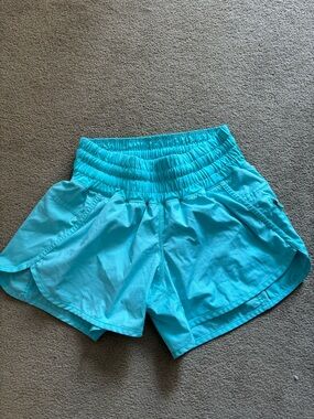 Lululemon Women's Aqua Elastic Waist Active Shorts Size 4
